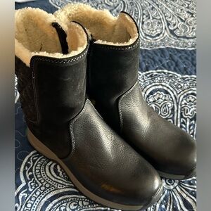Woolrich black womans boots Size 7 1/2.  Never been worn.  🖤